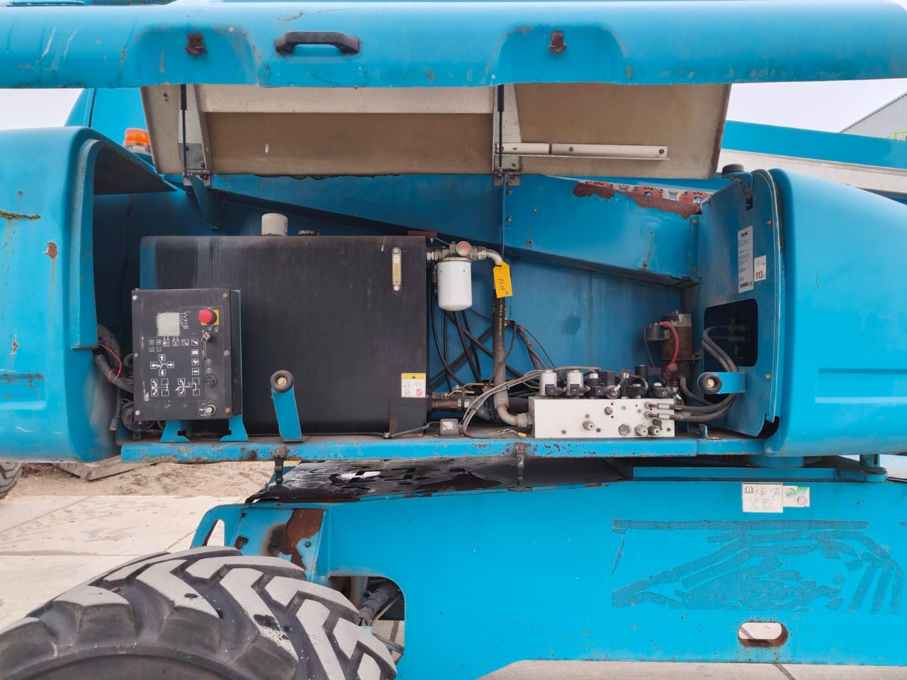 Sold - Articulated Boom Lift - View 3